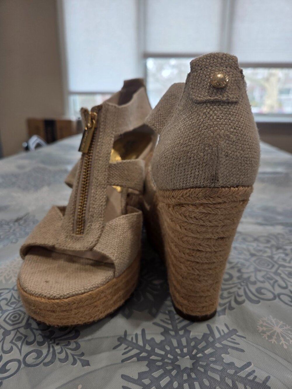 Size 8 - Michael Kors Beige Espadrille Wedge Sandals with Gold Zipper - Picture 4 of 10